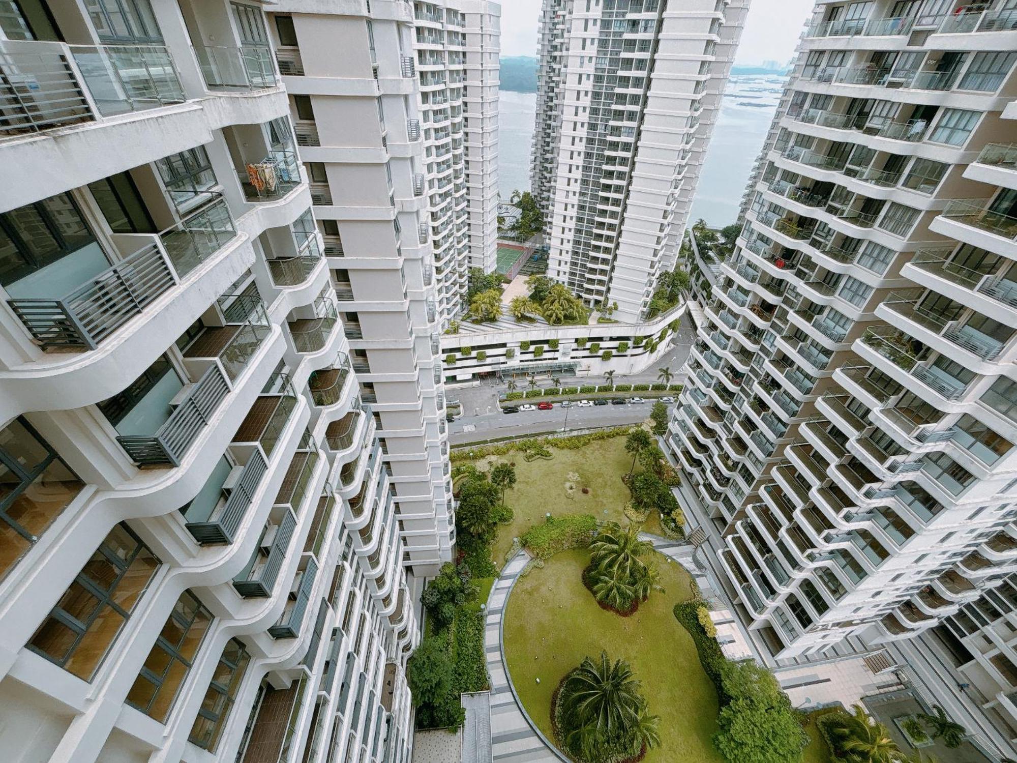 Country Garden Danga Bay By Lions Bay Lägenhet Johor Bahru Rum bild