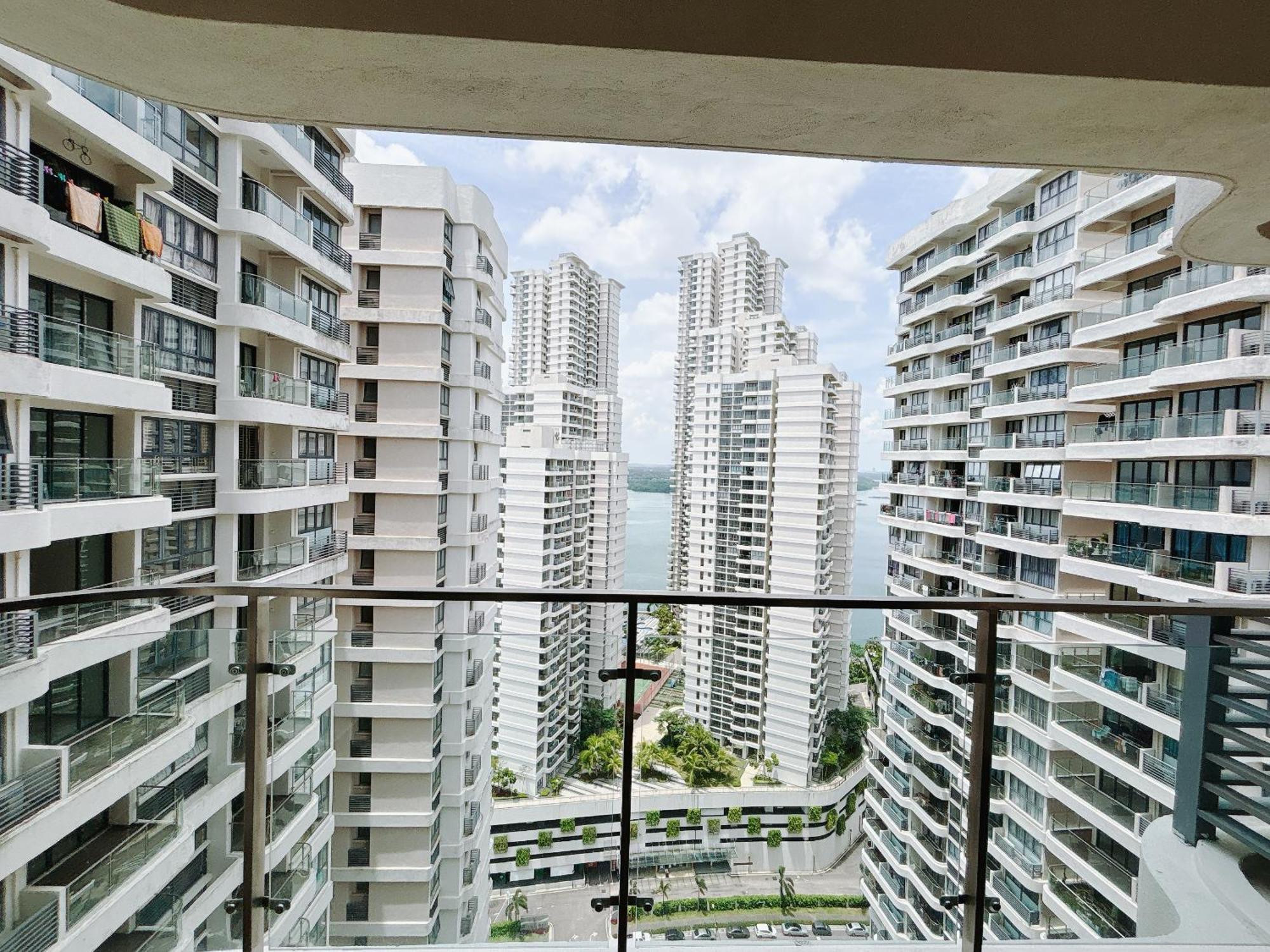 Country Garden Danga Bay By Lions Bay Lägenhet Johor Bahru Rum bild