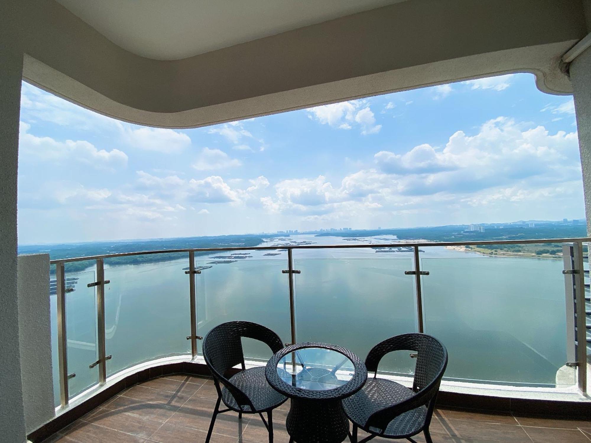 Country Garden Danga Bay By Lions Bay Lägenhet Johor Bahru Rum bild