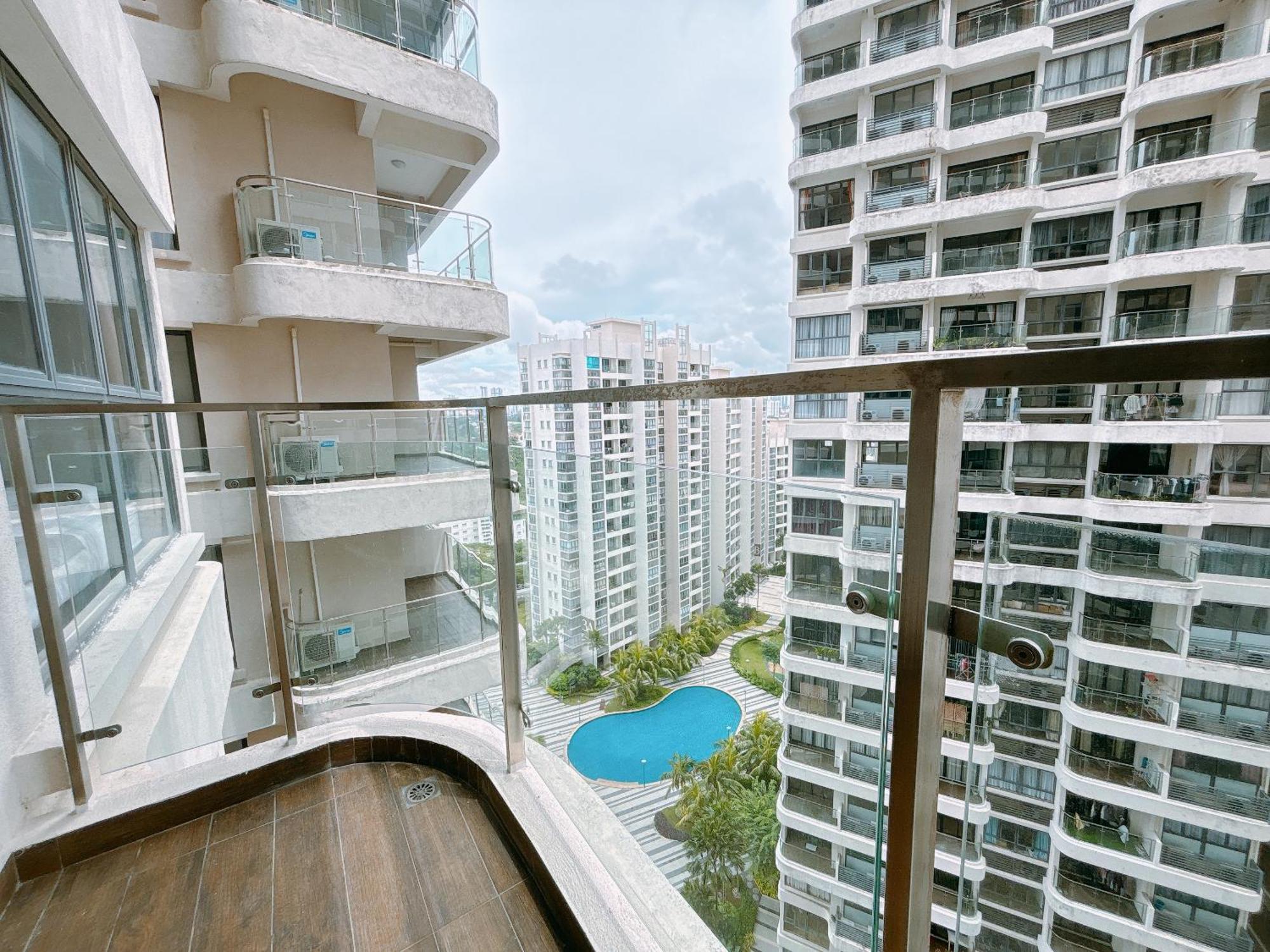 Country Garden Danga Bay By Lions Bay Lägenhet Johor Bahru Rum bild