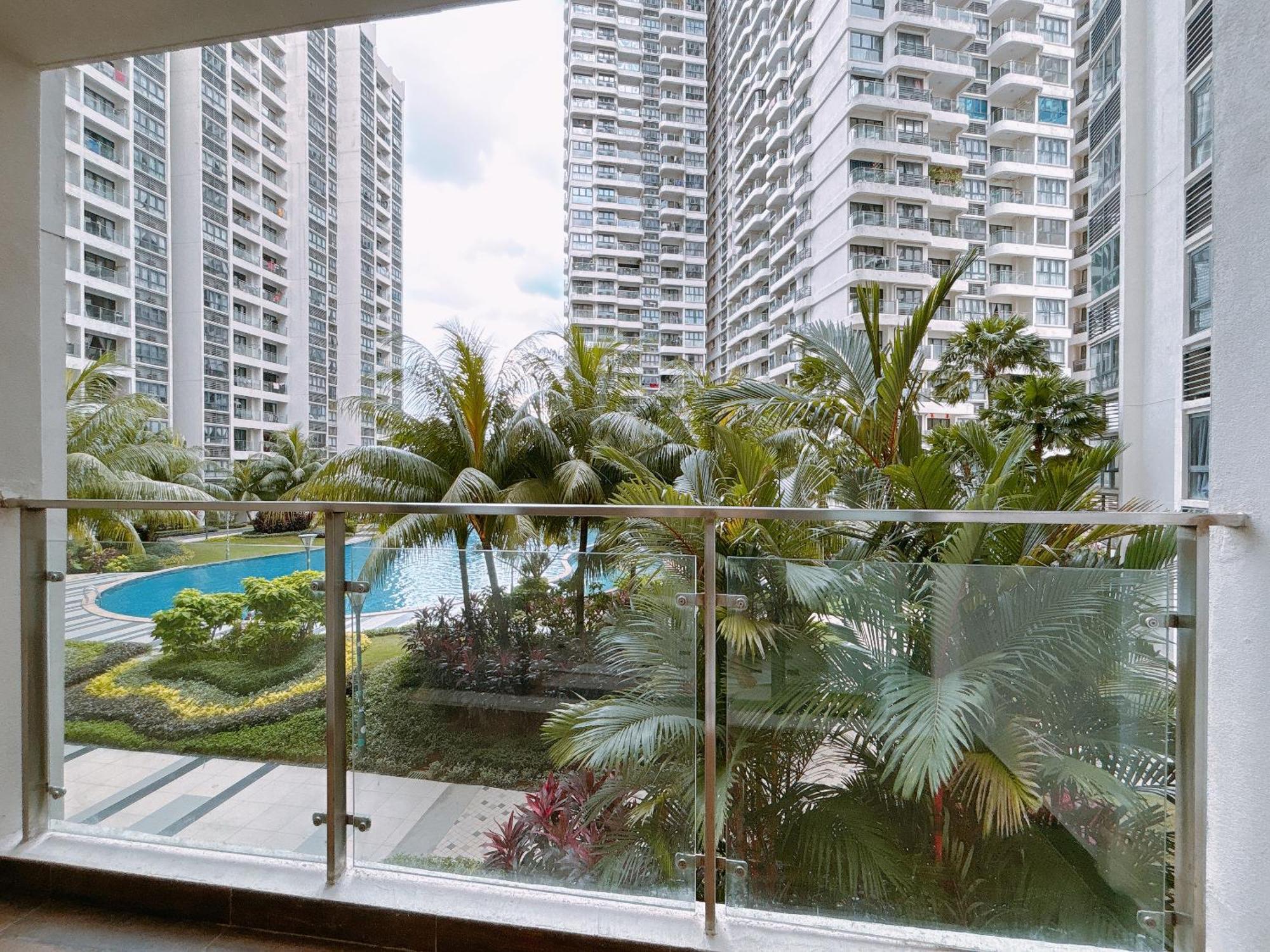 Country Garden Danga Bay By Lions Bay Lägenhet Johor Bahru Rum bild